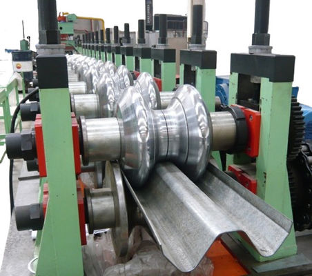 شراء آلة حواجز الاصطدام الآلية W Beam Machine الطرق الوطنية آلة تشكيل المعدن online manufacture