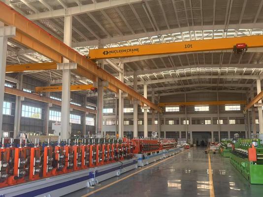 آلة تشكيل لفائف الألواح الشمسية الكهروضوئية الأوتوماتيكية بالكامل 300 لكمة/دقيقة